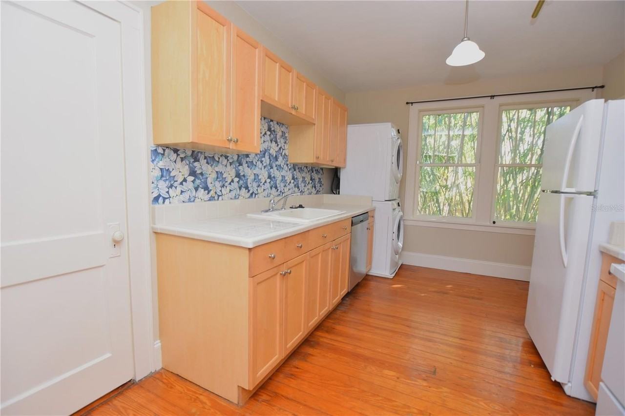 709 1/2 Park Hill Ave - Photo 7 of 33