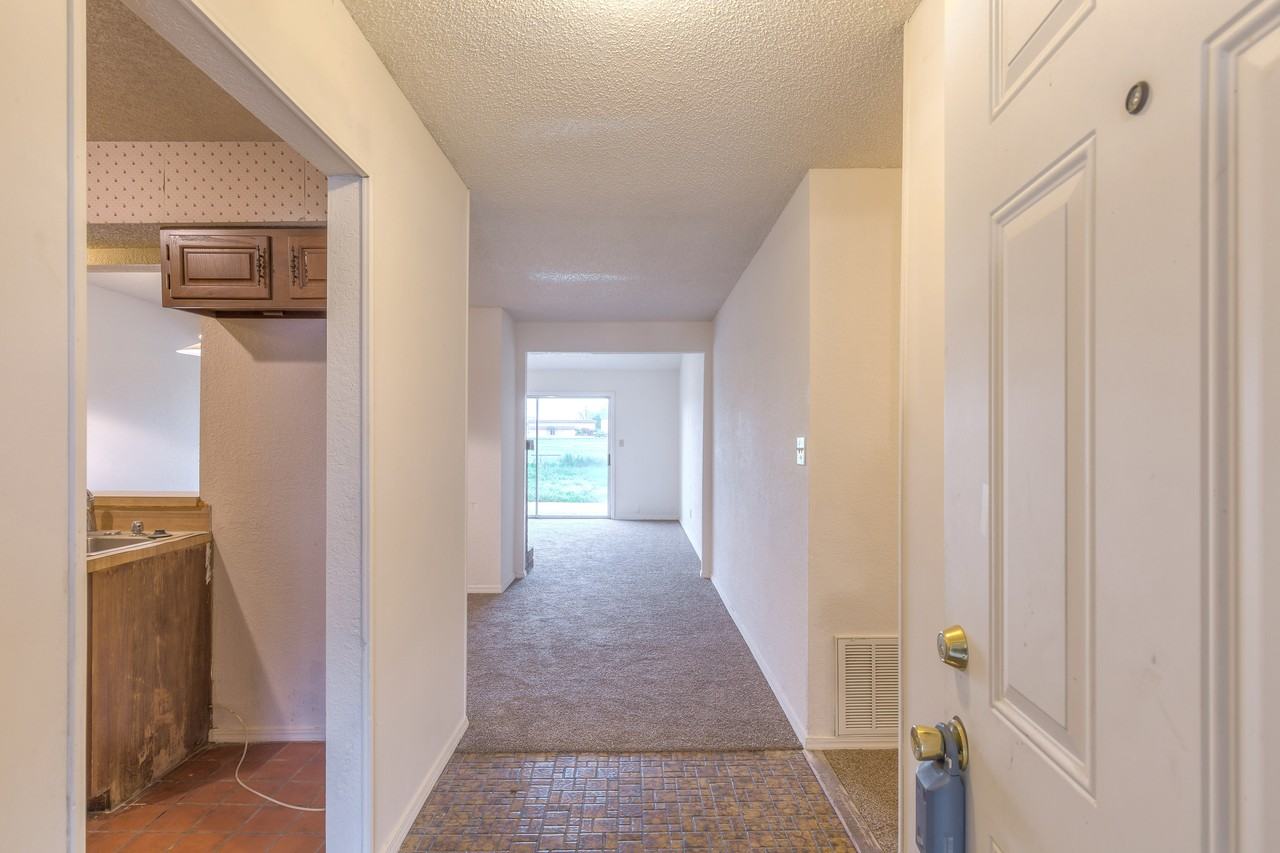304 W Quantico St #1 - Photo 3 of 12