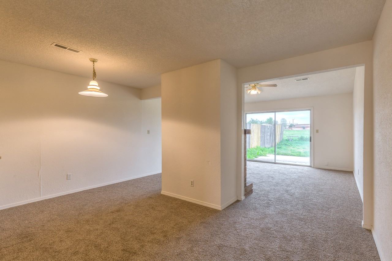 304 W Quantico St #1 - Photo 5 of 12