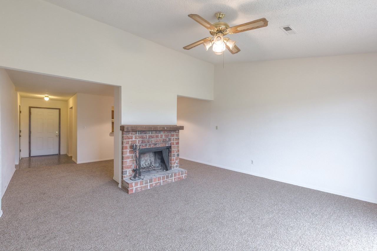 304 W Quantico St #1 - Photo 6 of 12
