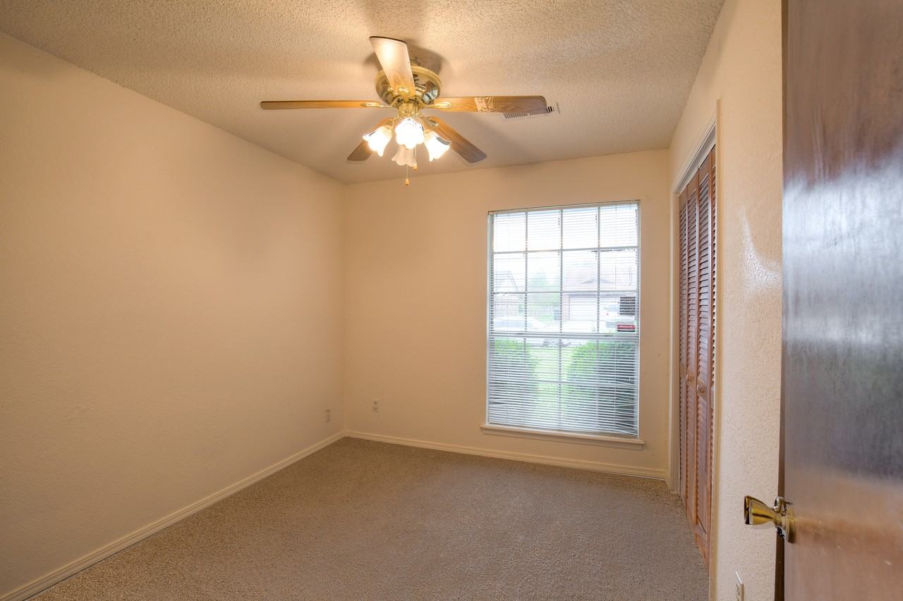 304 W Quantico St #1 - Photo 7 of 12
