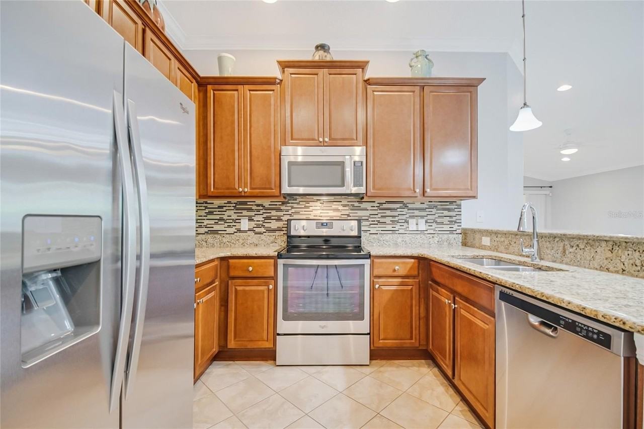 12126 Tripletail Ln - Photo 4 of 44