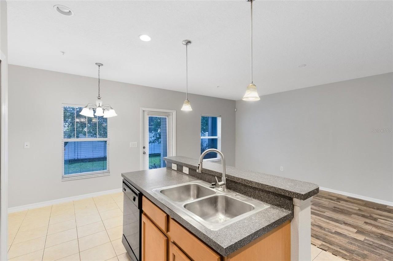 2064 Cypress Bay Blvd - Photo 4 of 25