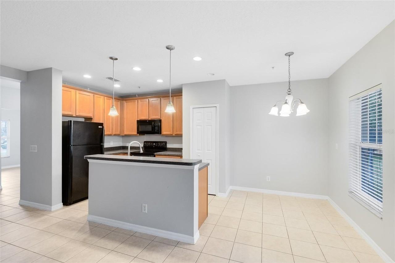 2064 Cypress Bay Blvd - Photo 5 of 25