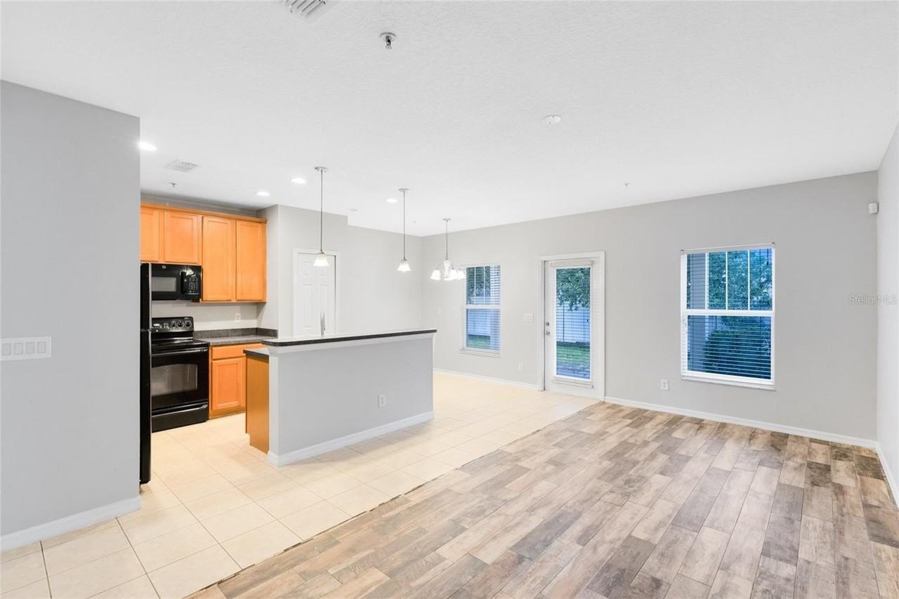 2064 Cypress Bay Blvd - Photo 7 of 25