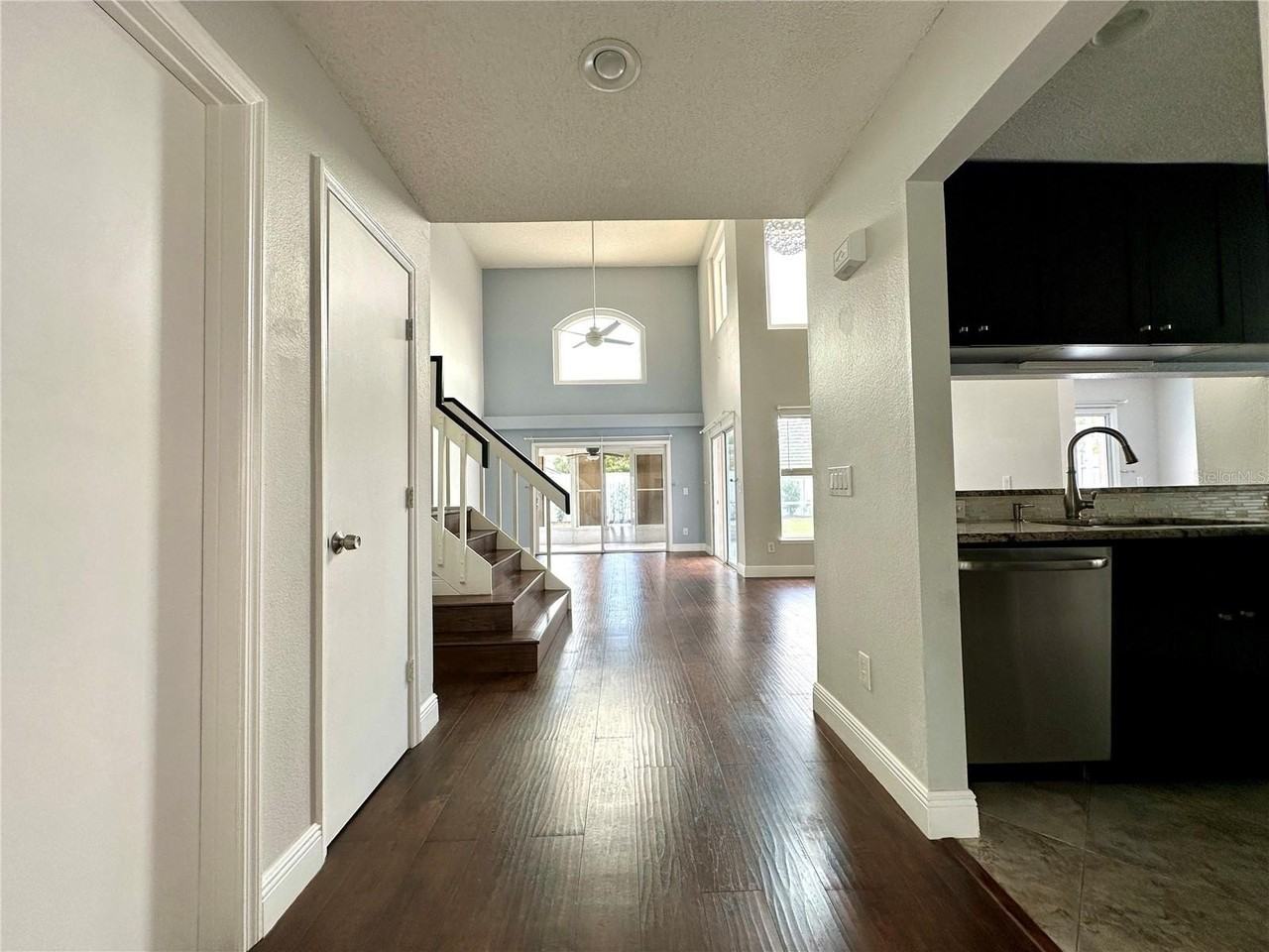 1116 Timberbend Cir - Photo 4 of 39