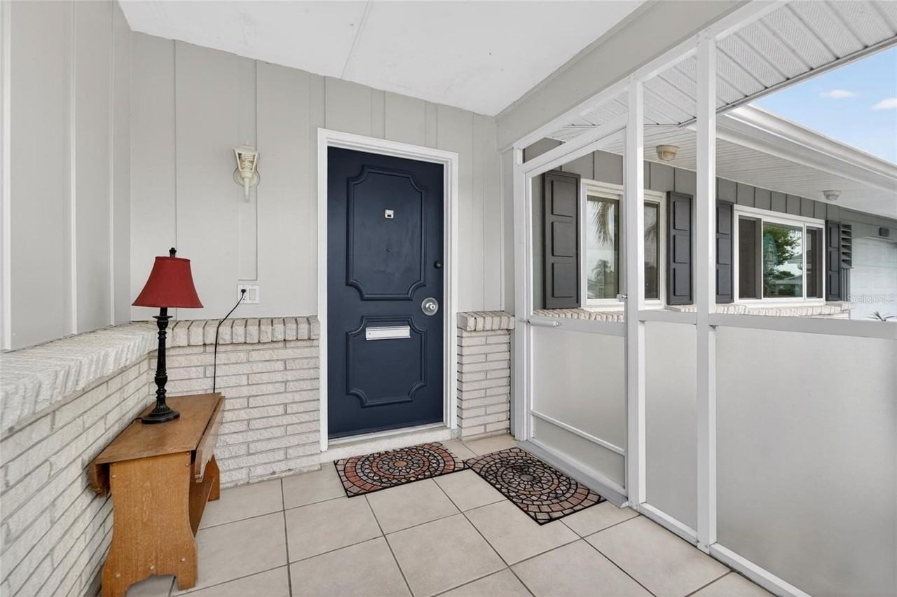 1201 Fordham Dr - Photo 5 of 50