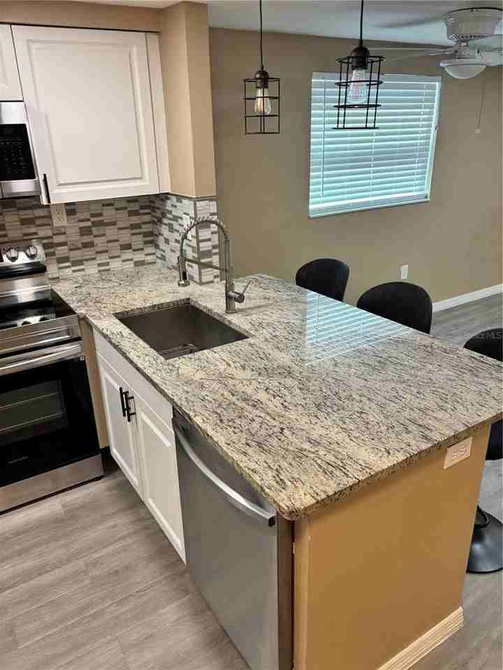 5420 Reef Dr - Photo 4 of 9