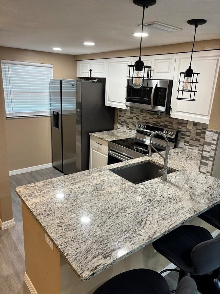 5420 Reef Dr - Photo 5 of 9