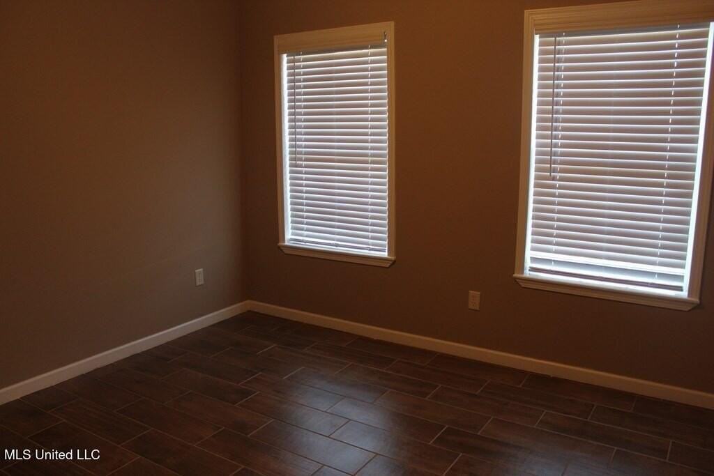 1007 Bassett Dr - Photo 6 of 11