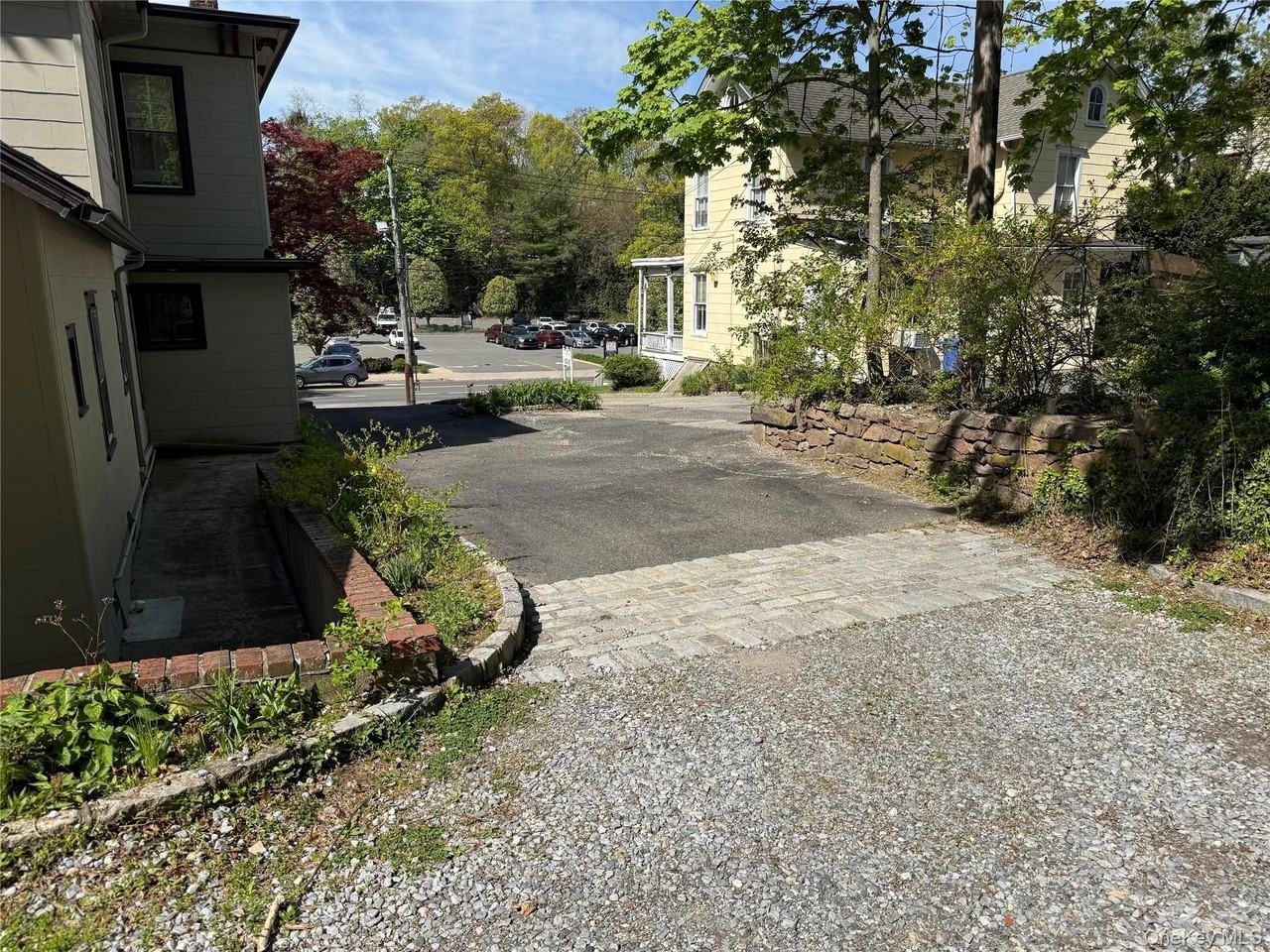 805 Main St - Photo 4 of 31