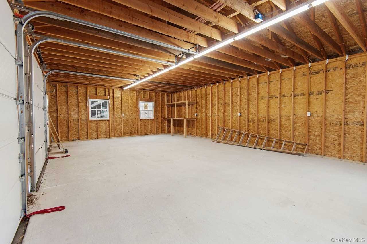11 Railroad St - Photo 3 of 5