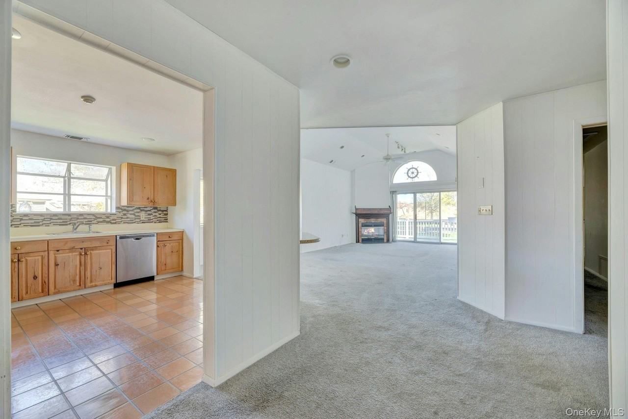 367 Seabreeze Ct - Photo 4 of 37