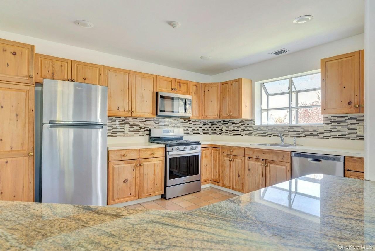 367 Seabreeze Ct - Photo 6 of 37