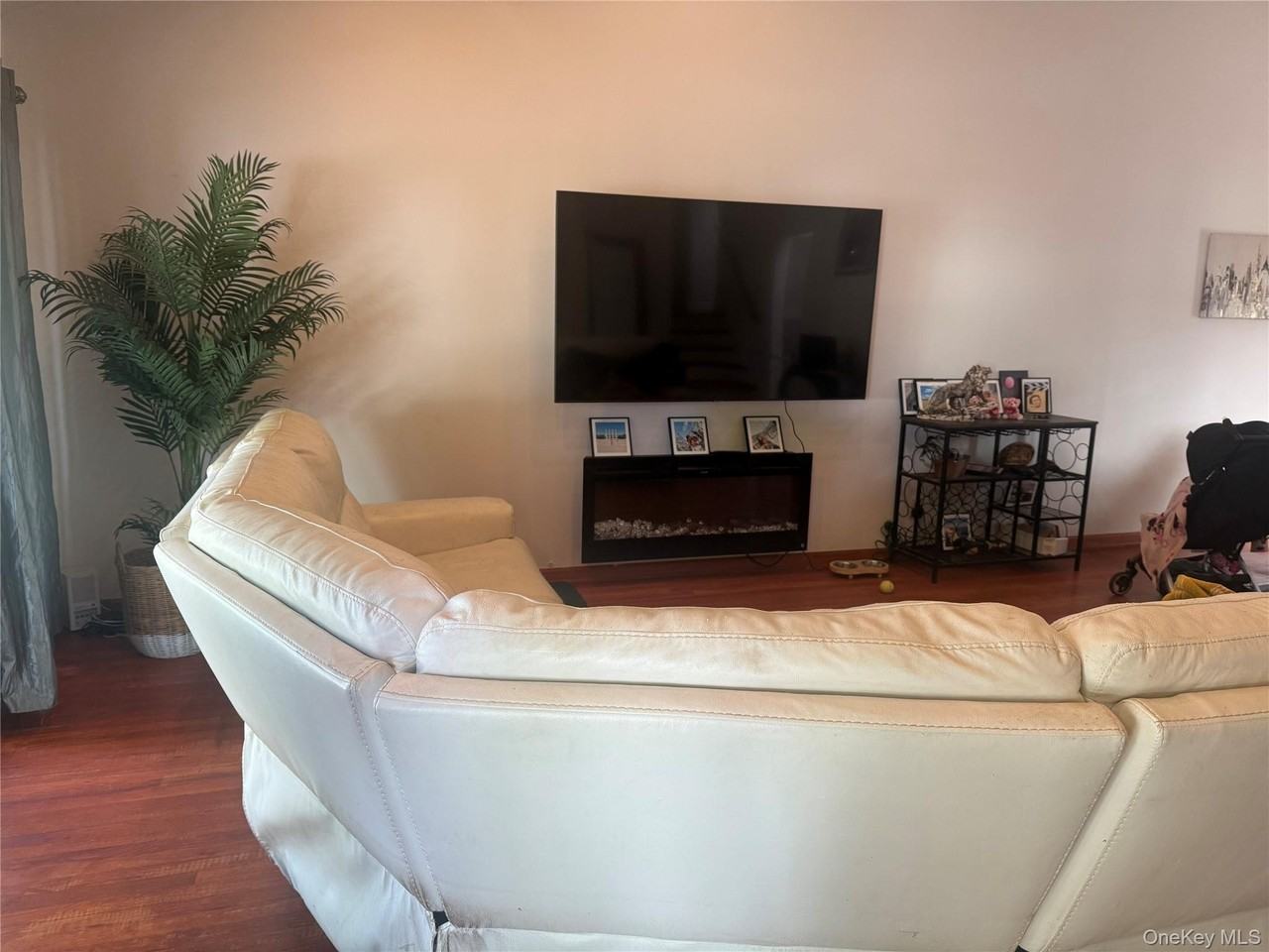 11 Syosset Cir - Photo 2 of 3
