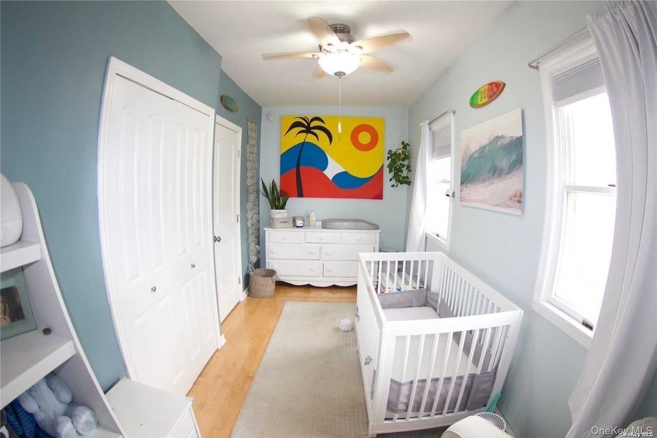 439 E Market St - Photo 7 of 16