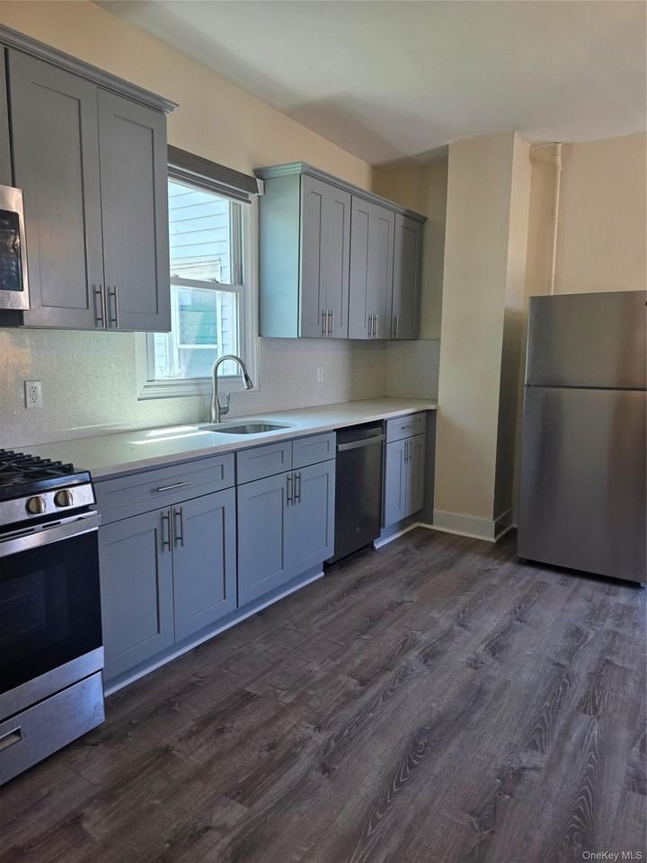 291 Uniondale Ave - Photo 2 of 10