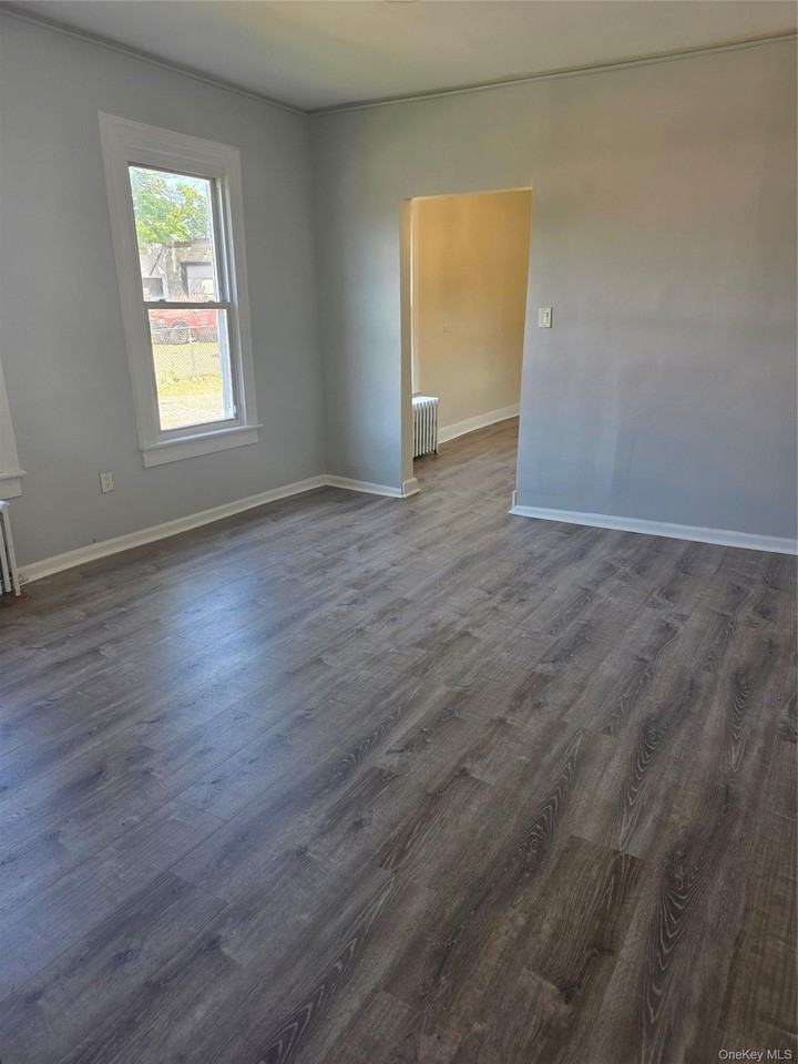 291 Uniondale Ave - Photo 7 of 10