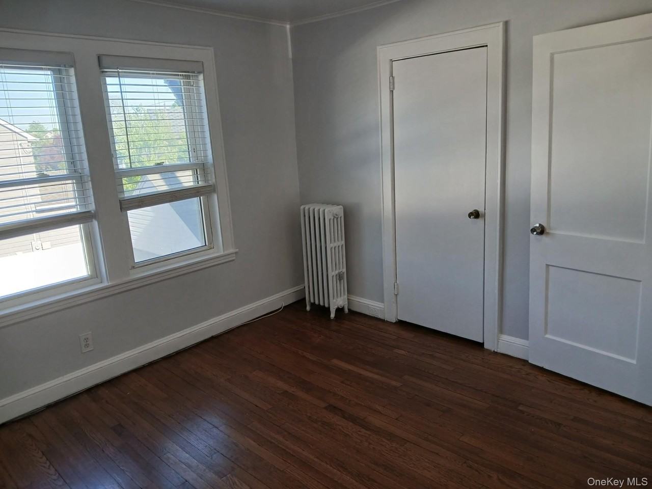 666 Willis Ave - Photo 5 of 10
