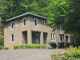 featured image of 7 Stone Ridge Rd