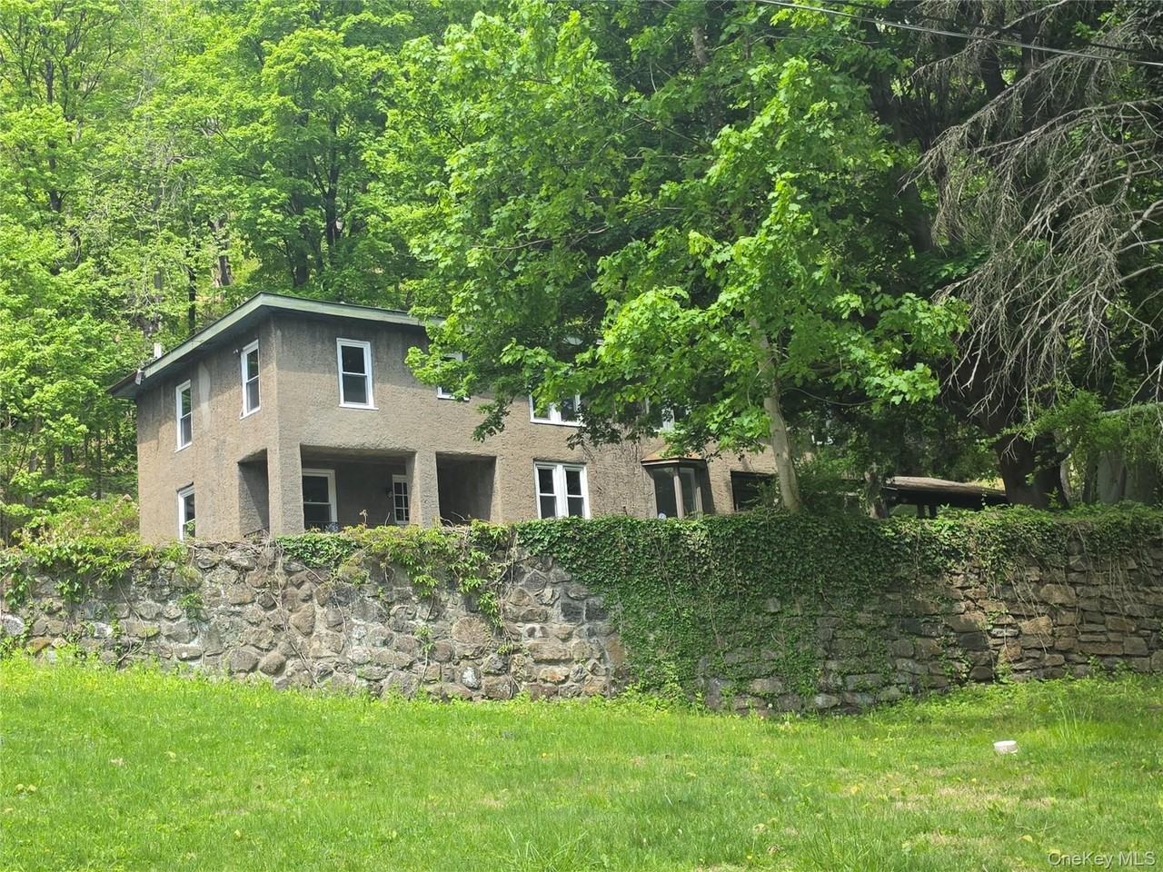 7 Stone Ridge Rd - Photo 3 of 33