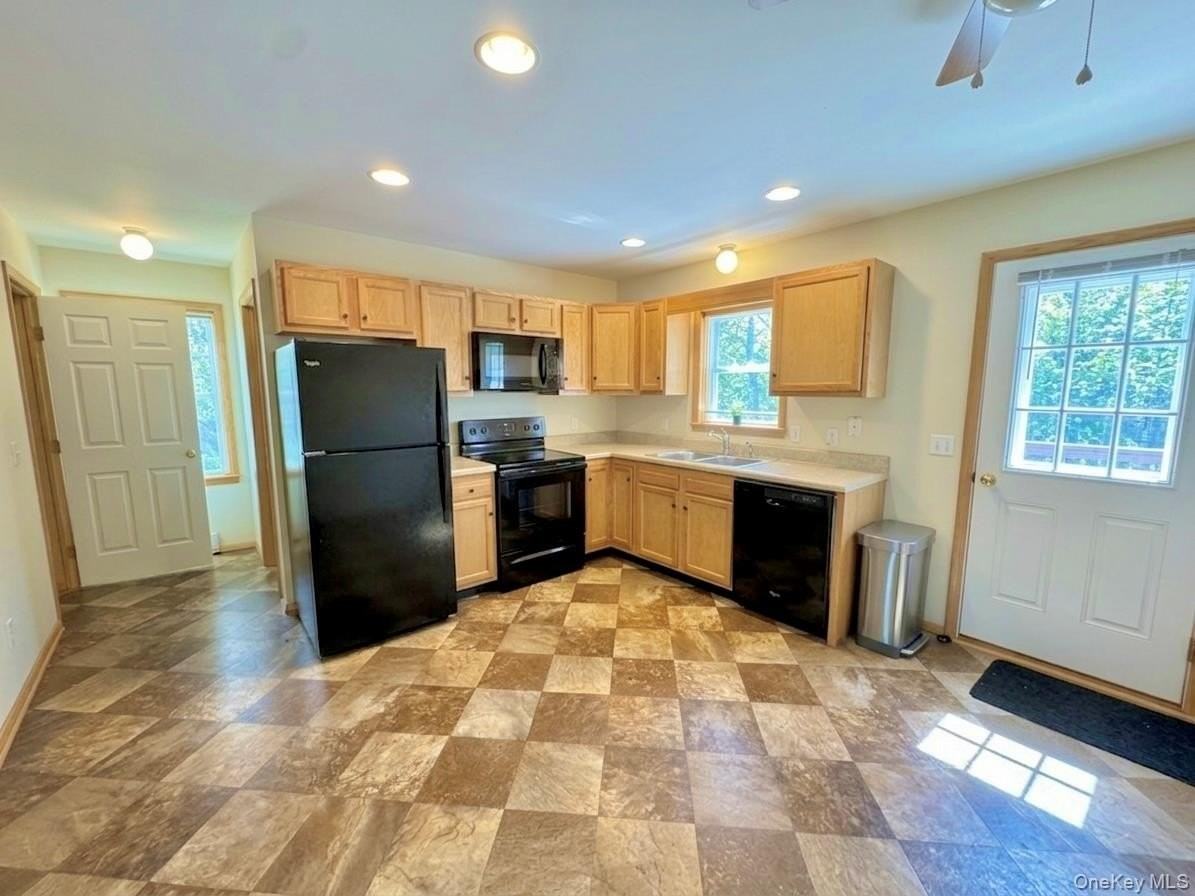 27 Hemlock St #A - Photo 3 of 14