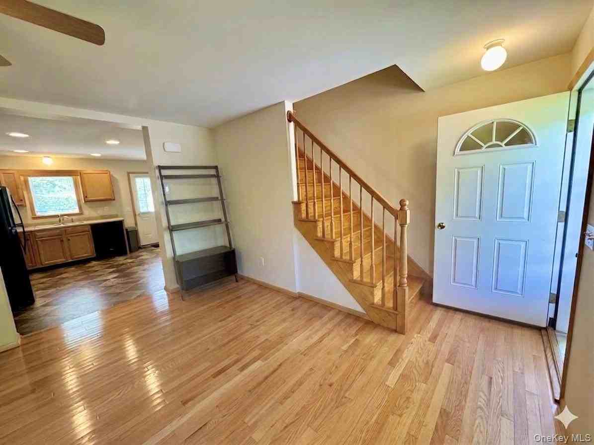 27 Hemlock St #A - Photo 4 of 14