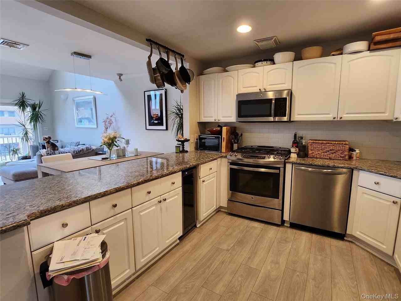 67 Pacific Blvd - Photo 5 of 22