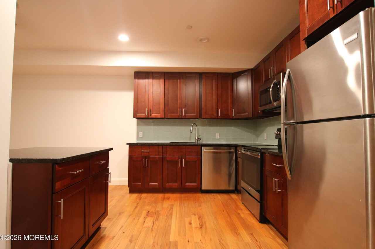 1003 Bond St #4 - Photo 3 of 16