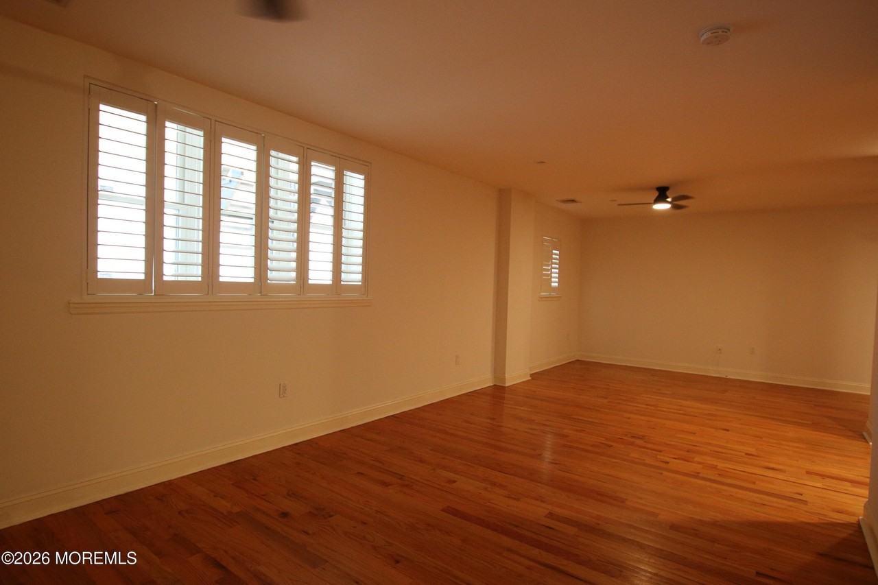 1003 Bond St #4 - Photo 5 of 16