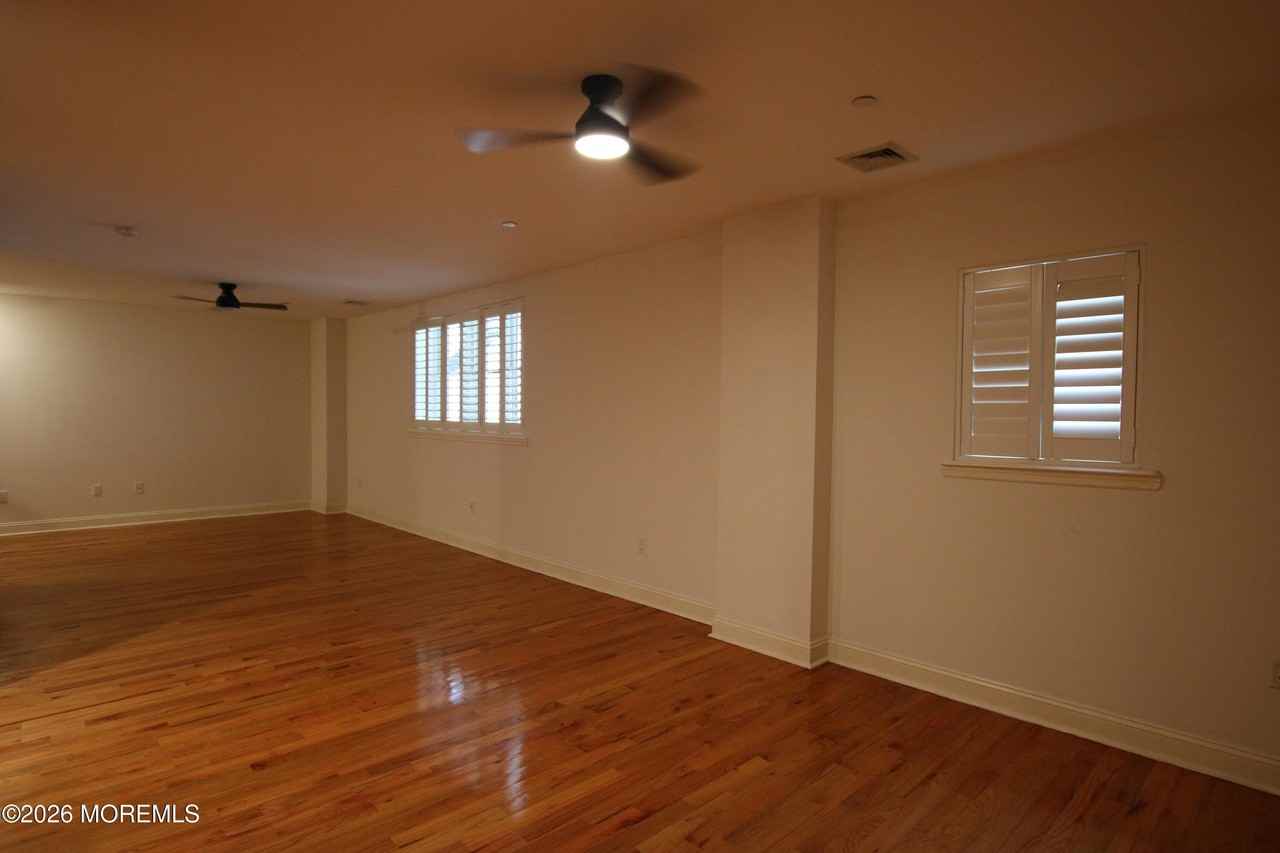 1003 Bond St #4 - Photo 6 of 16