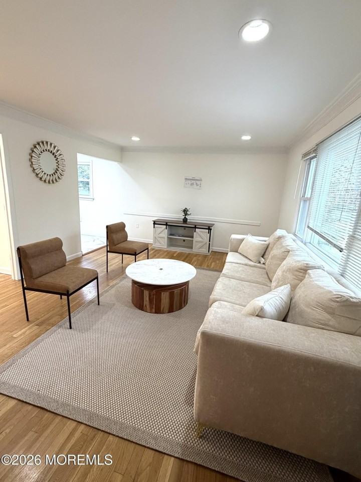 24 Berger Ave - Photo 5 of 13
