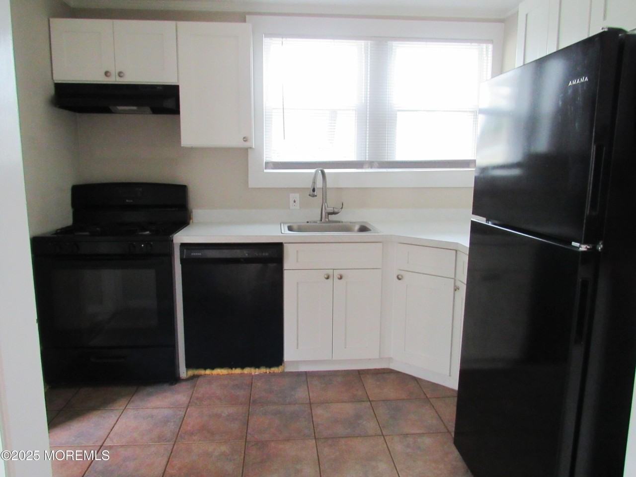 521 E Point Pleasant Ave - Photo 5 of 6