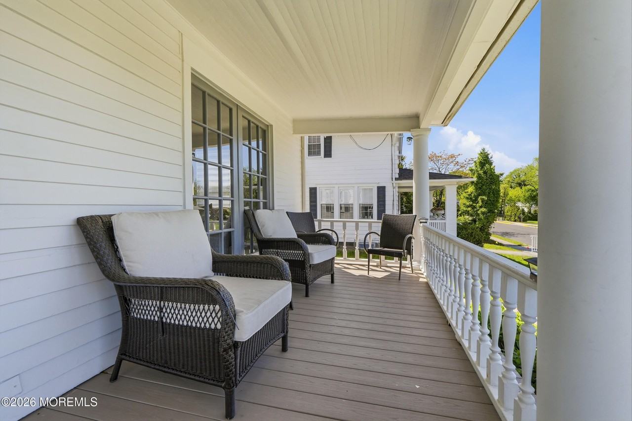 74 Poplar Ave - Photo 5 of 39