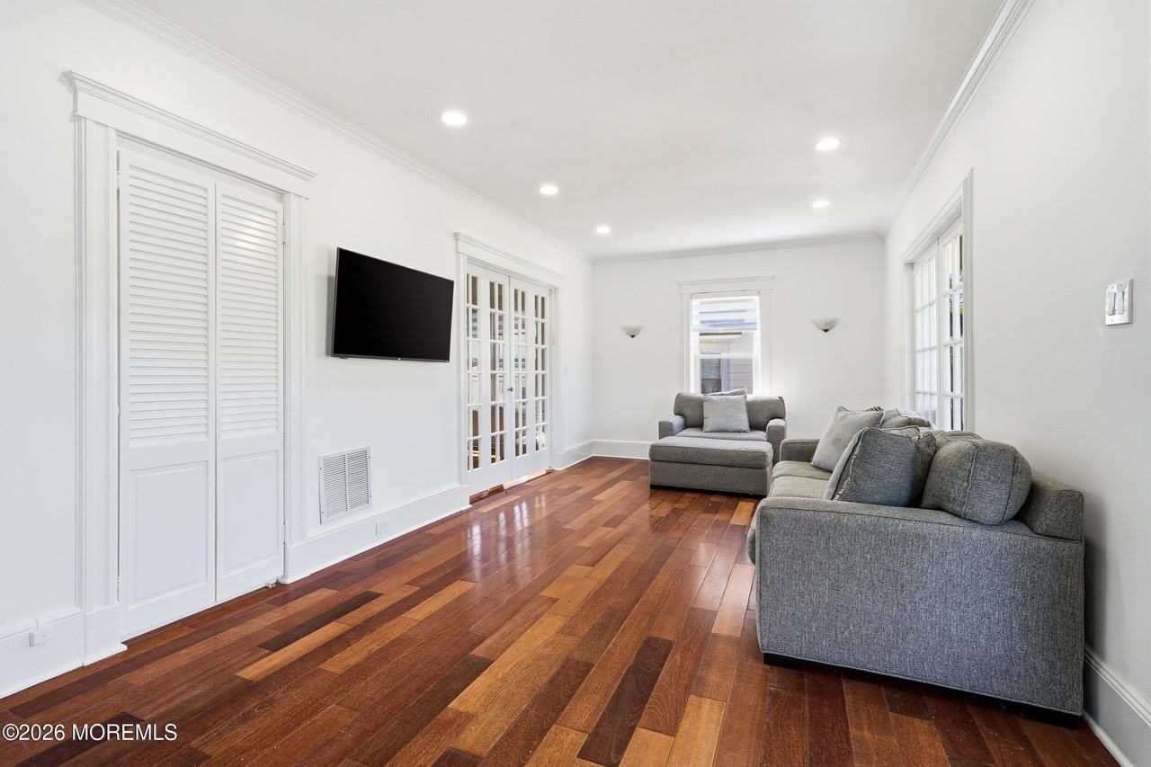 74 Poplar Ave - Photo 6 of 39