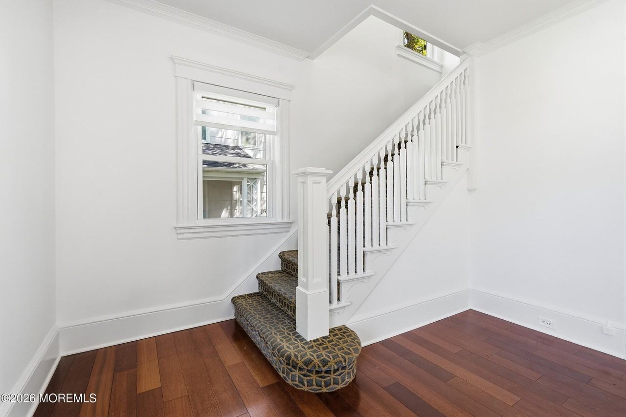 74 Poplar Ave - Photo 7 of 39