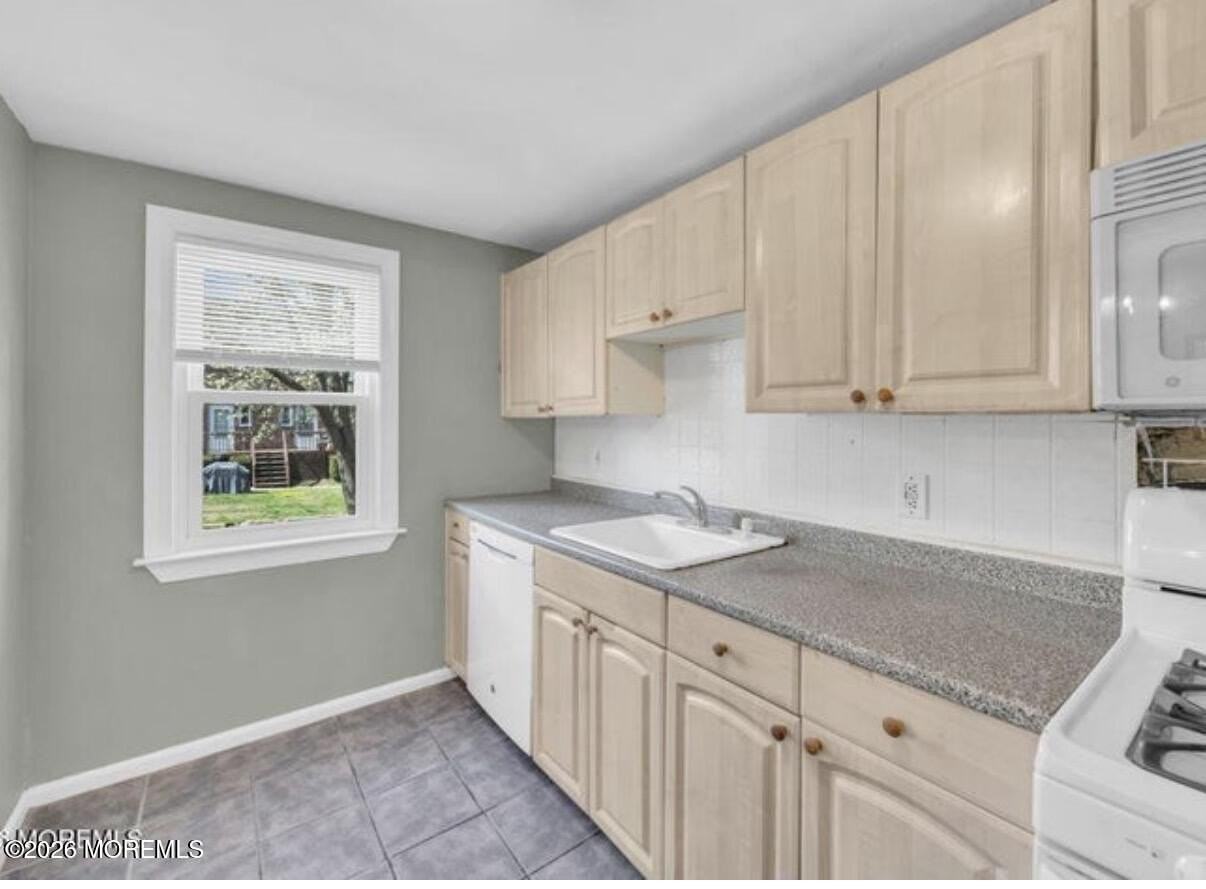 325 Bath Ave #27 - Photo 7 of 17