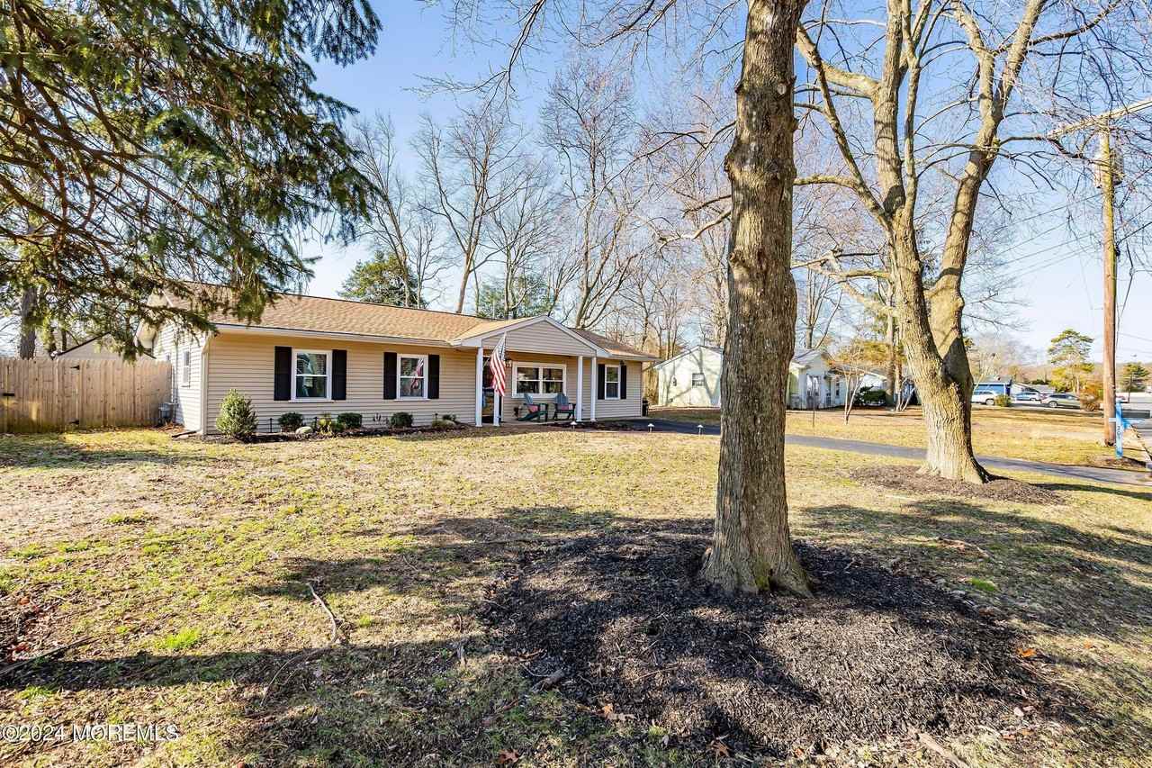209 Sinclair Avenue - Photo 2 of 18