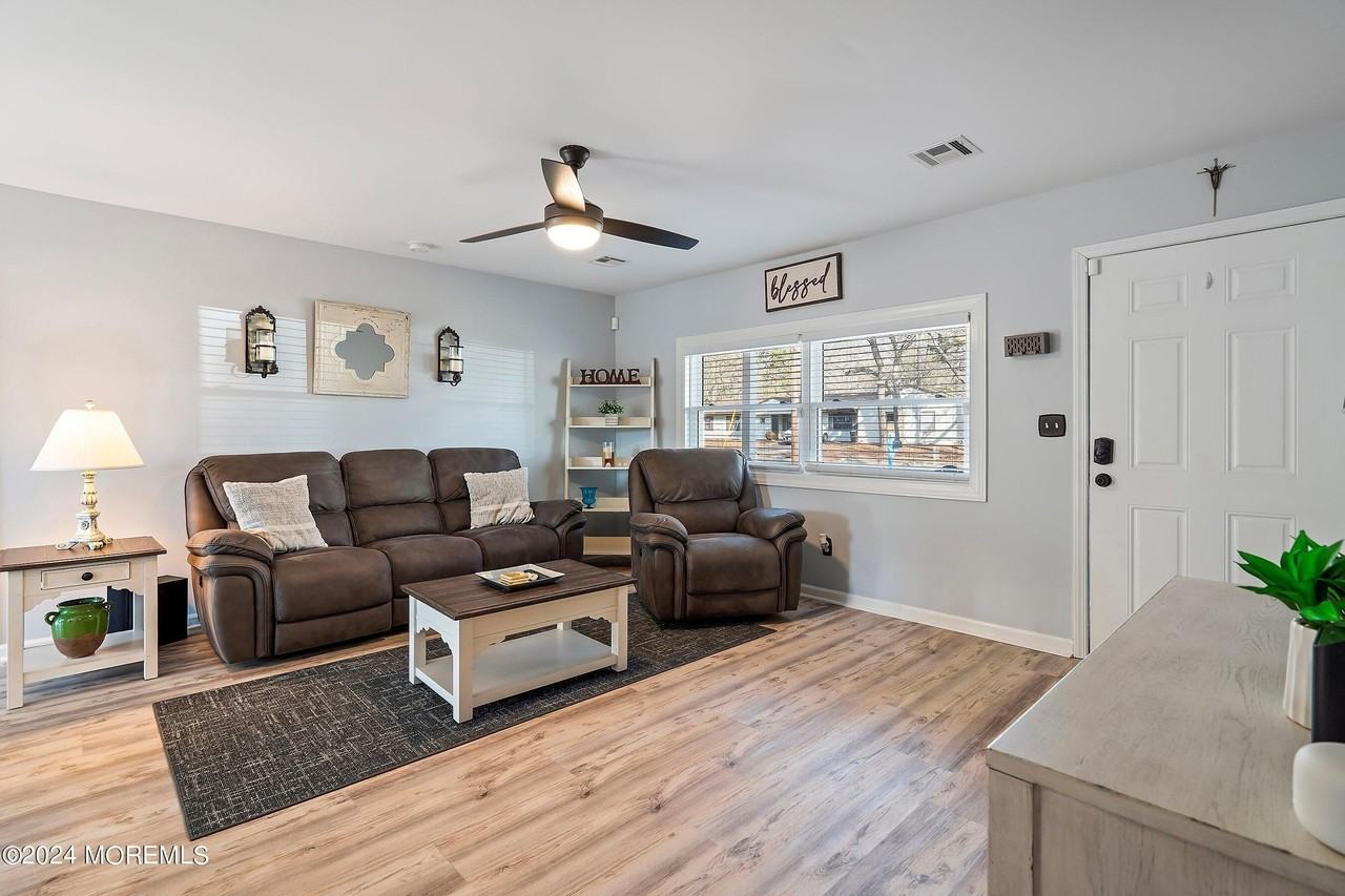 209 Sinclair Avenue - Photo 6 of 18