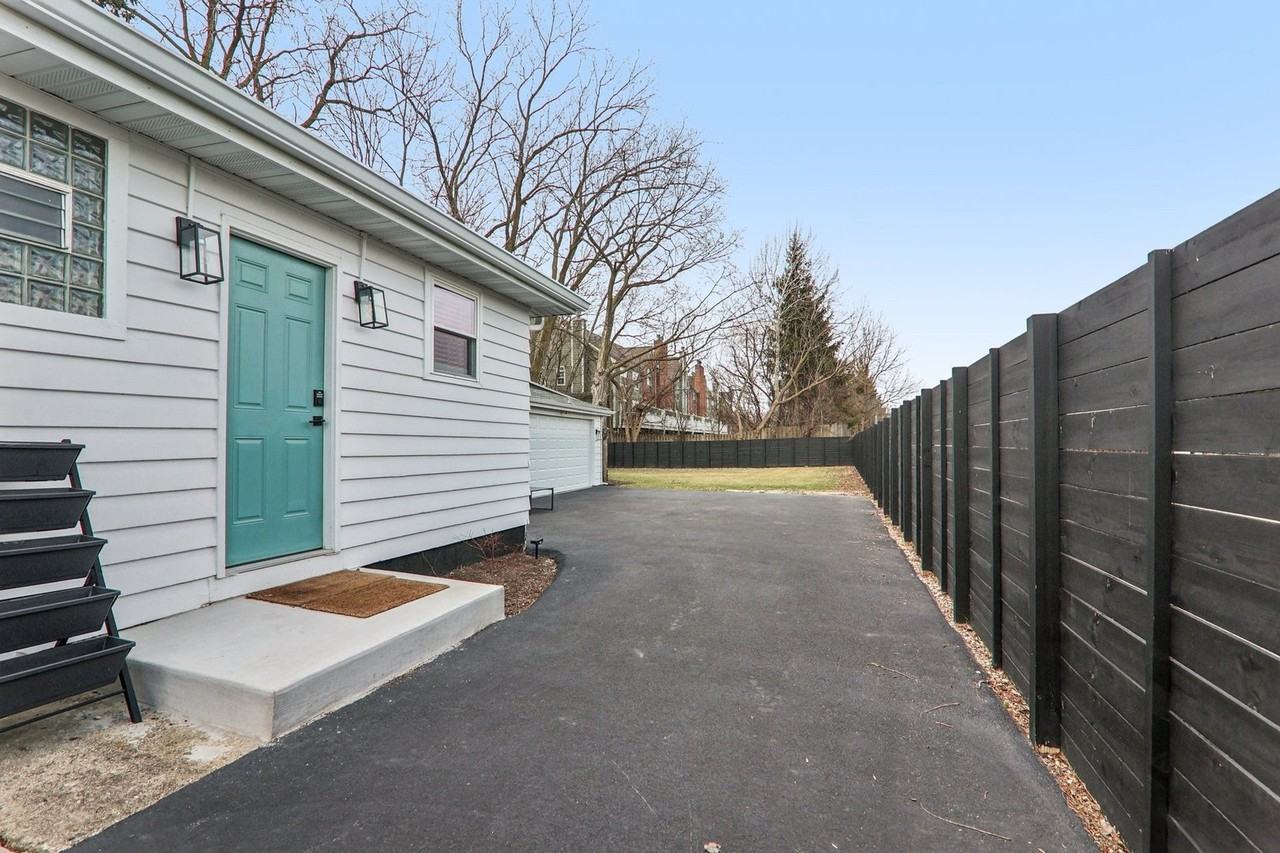 502 N Smith St - Photo 2 of 21