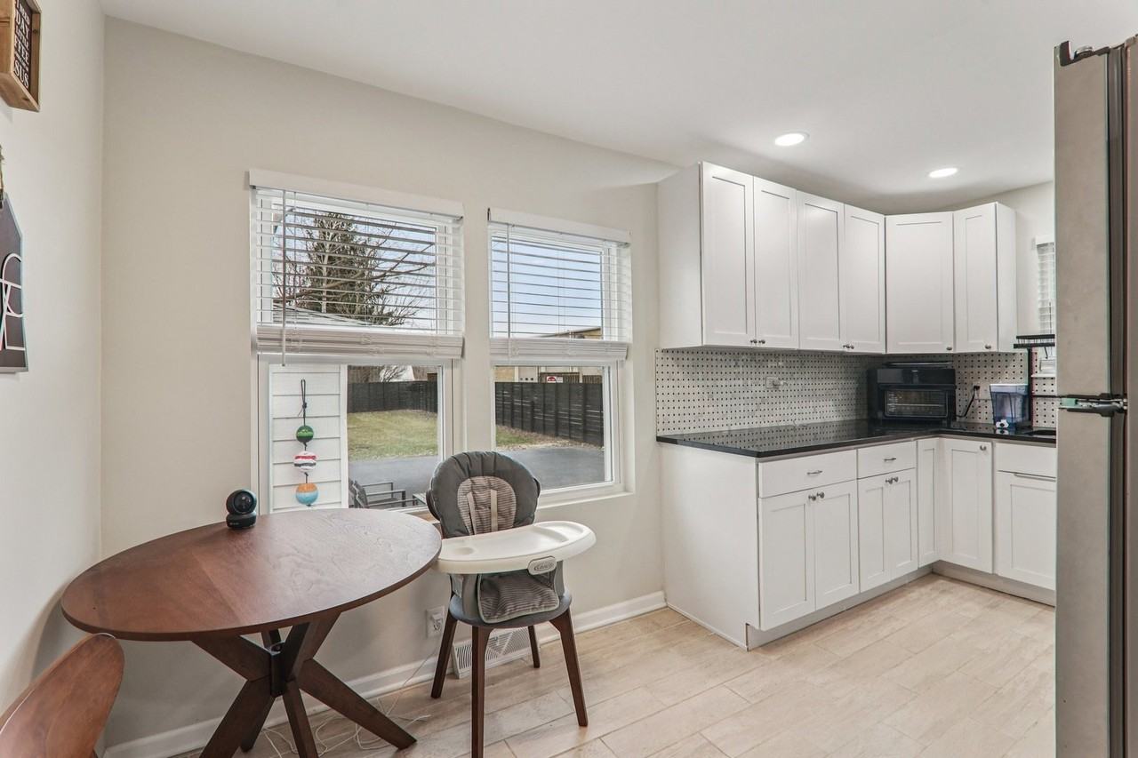 502 N Smith St - Photo 7 of 21