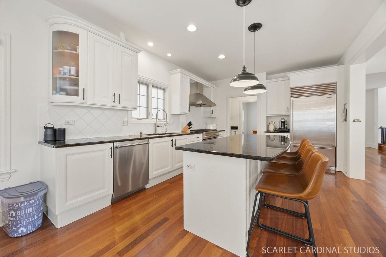 219 N Fremont St - Photo 4 of 36
