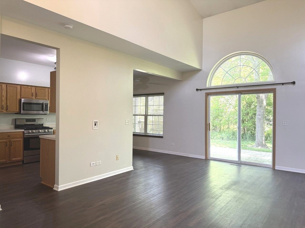 4013 Oak Tree Ln - Photo 4 of 20