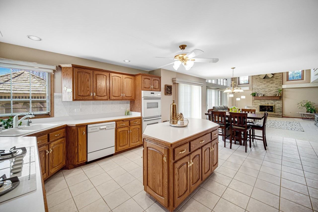 15538 Royal Glen Ct - Photo 4 of 16