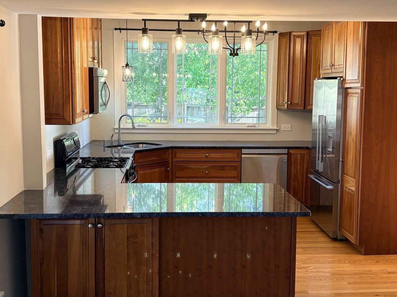 634 E 5th Ave - Photo 2 of 11