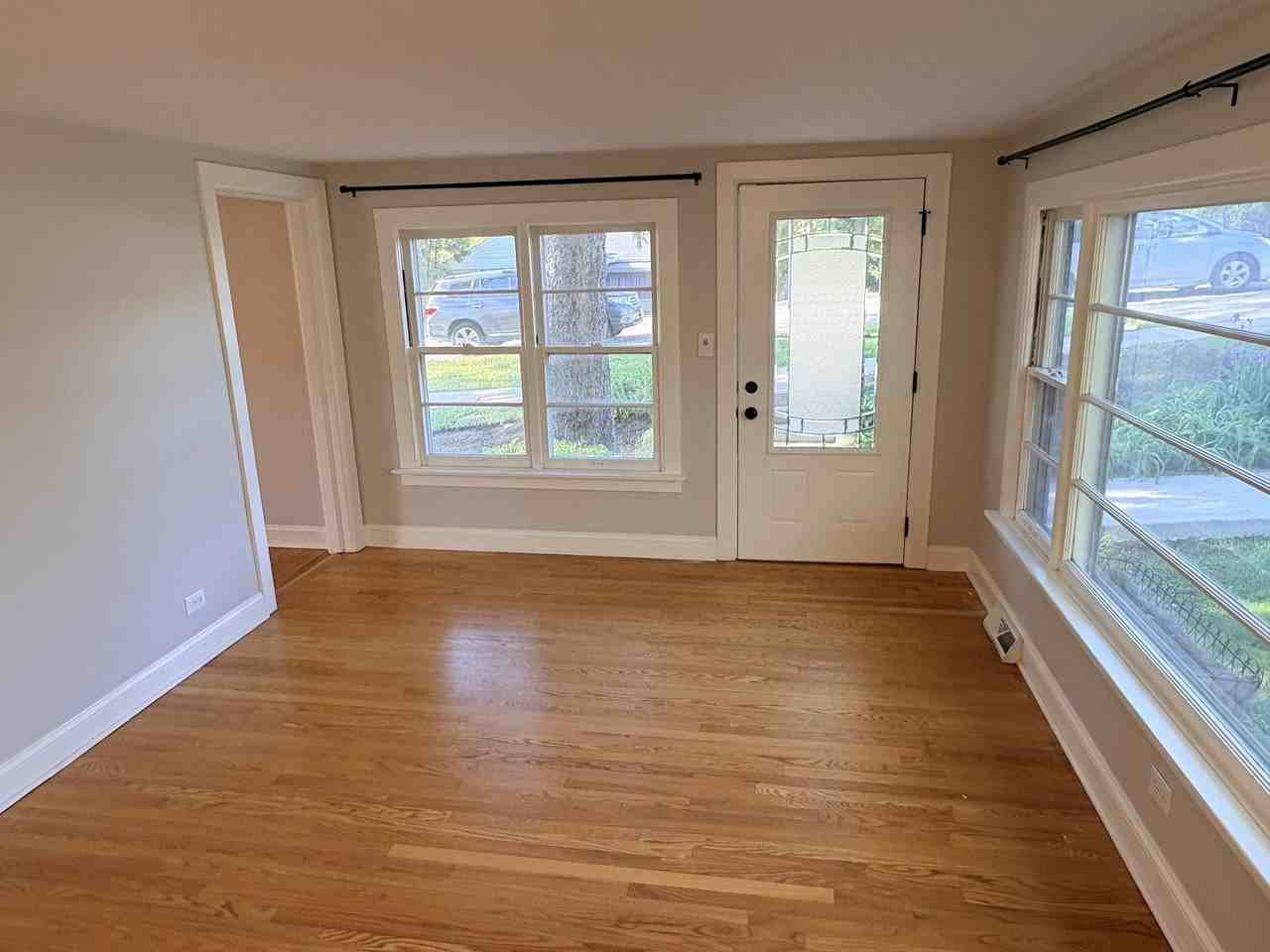 634 E 5th Ave - Photo 3 of 11