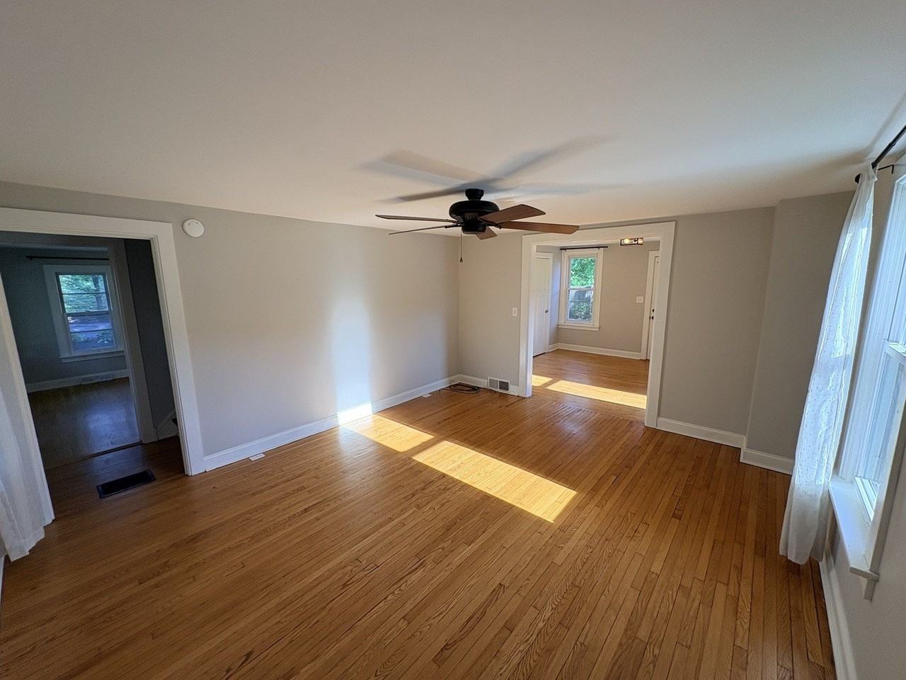 634 E 5th Ave - Photo 4 of 11