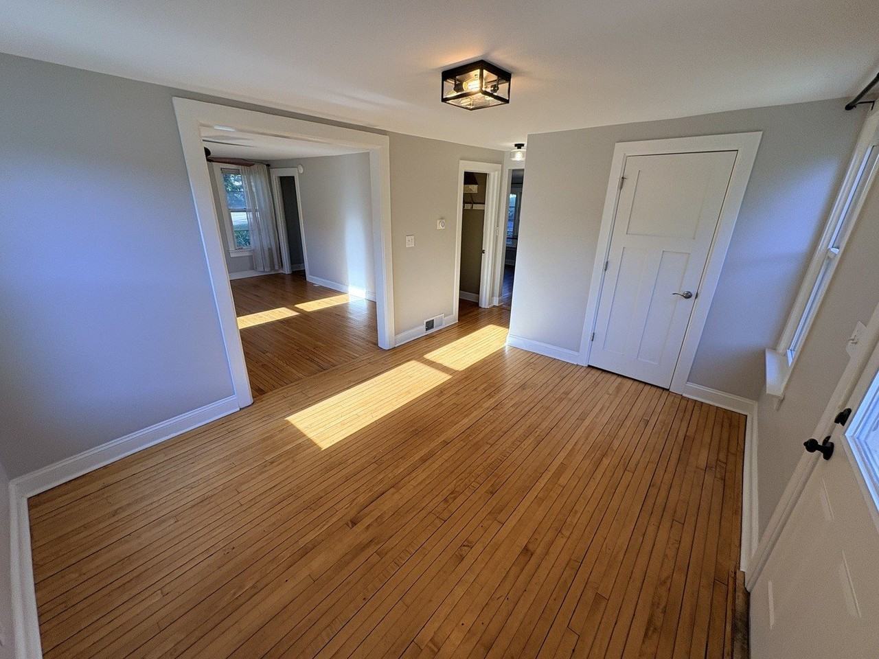 634 E 5th Ave - Photo 5 of 11