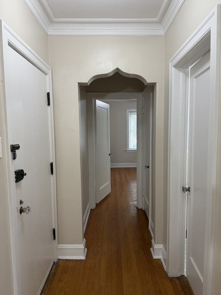 5230 N Rockwell St #1 - Photo 2 of 12