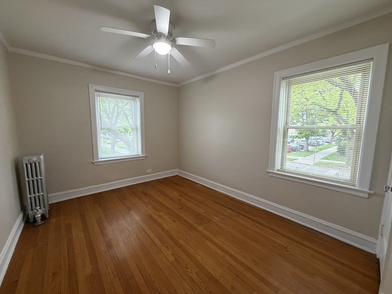 5230 N Rockwell St #1 - Photo 4 of 12